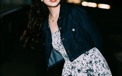 姐姐的朋友1完整视频带翻译